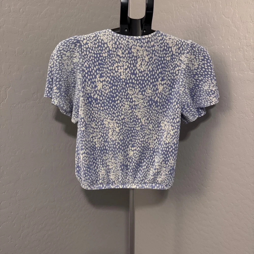 ASTR The Label Blue Floral Wrap Blouse Flutter Sleeve - S- EUC - Picture 3 of 7